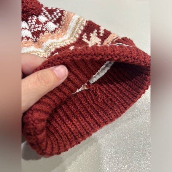 The North Face Women's Fair Isle Beanie Maroon Hat NWT Oversized Pom - Picture 2 of 9